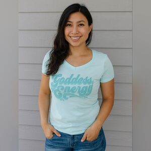 Izzy & Liv Goddess Energy V-Neck T-Shirt New Size XL